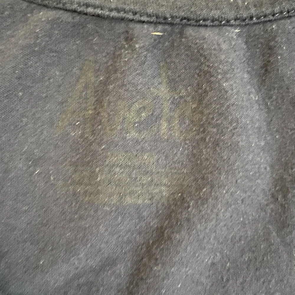 V-Neck T-Shirt Aveto - Picture 4 of 9